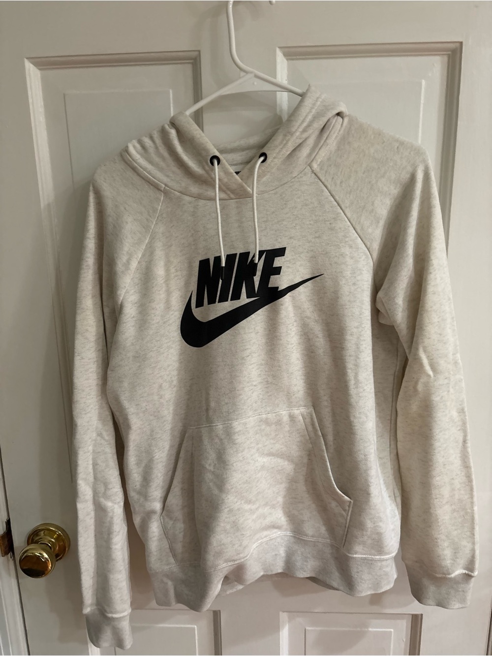 Nike women’s Cream Pullover Hoodie Sweatshirt small